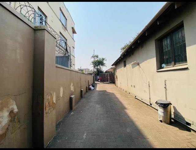 5 BEDROOM HOUSE FOR SALE IN UMBILO